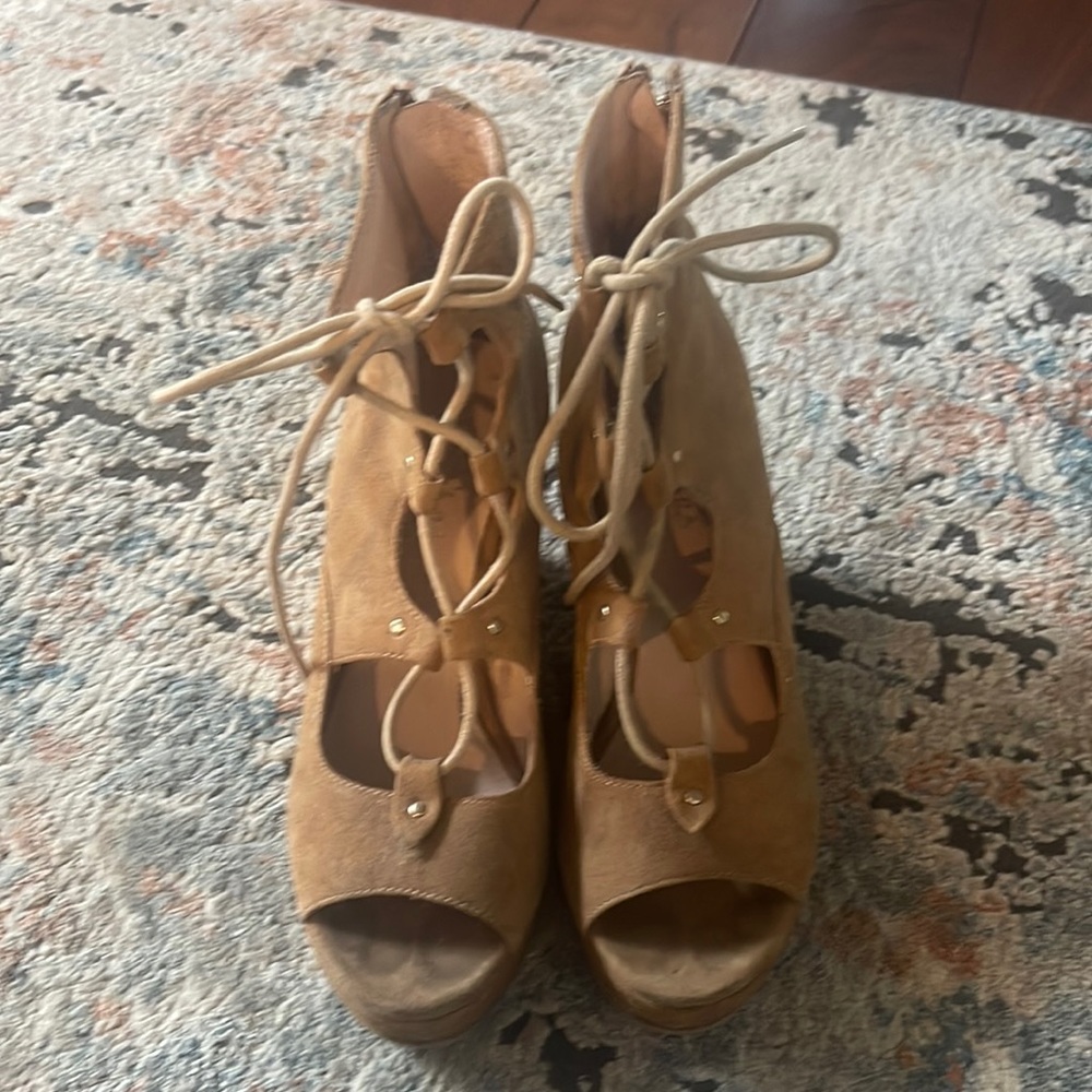 J slides beige suede lace up wedge 7